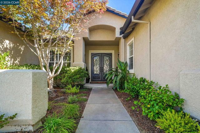 110 Forest Hill Dr, Clayton, CA 94517