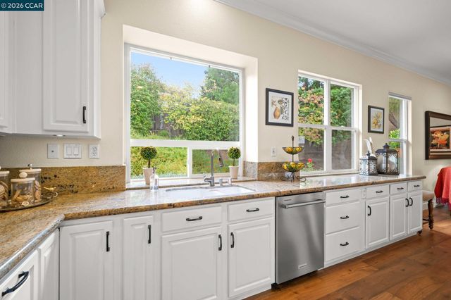 110 Forest Hill Dr, Clayton, CA 94517