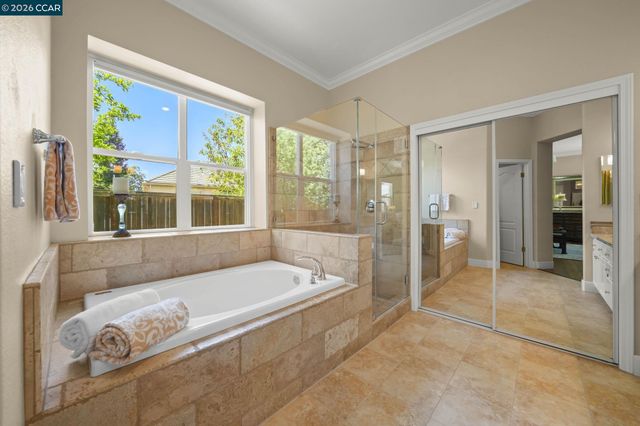 110 Forest Hill Dr, Clayton, CA 94517