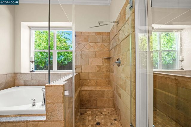 110 Forest Hill Dr, Clayton, CA 94517