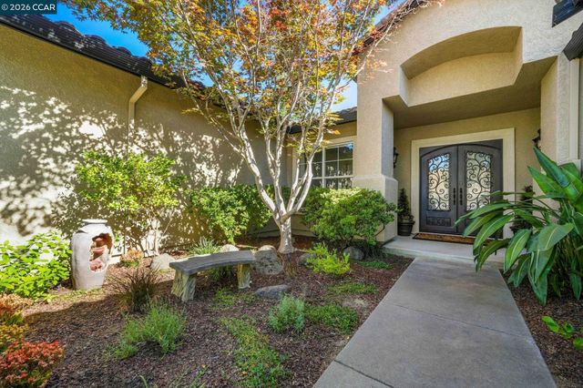 110 Forest Hill Dr, Clayton, CA 94517