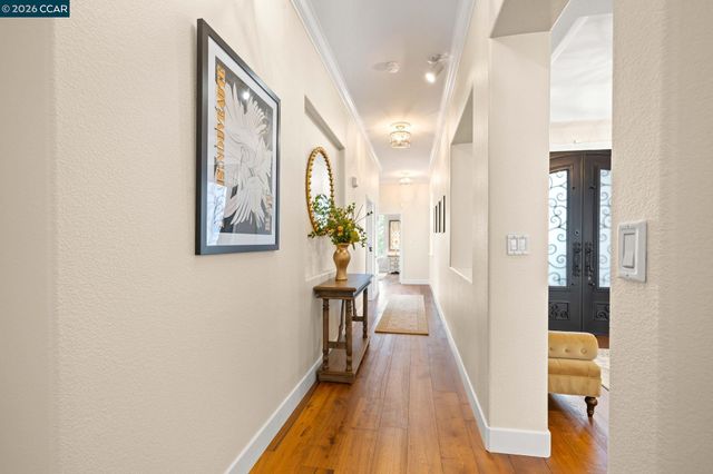 110 Forest Hill Dr, Clayton, CA 94517