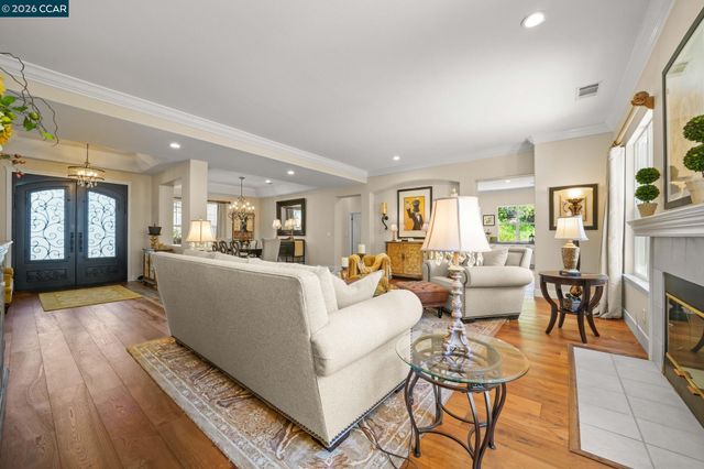 110 Forest Hill Dr, Clayton, CA 94517