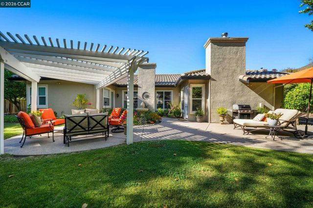110 Forest Hill Dr, Clayton, CA 94517