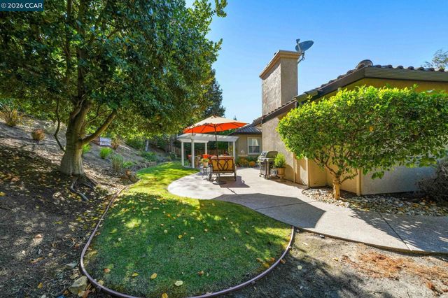 110 Forest Hill Dr, Clayton, CA 94517