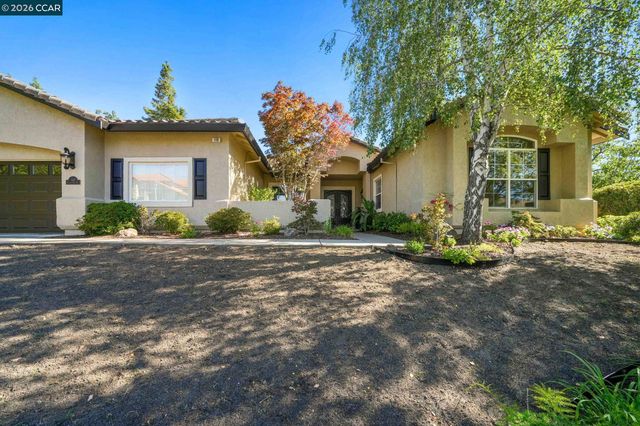 110 Forest Hill Dr, Clayton, CA 94517