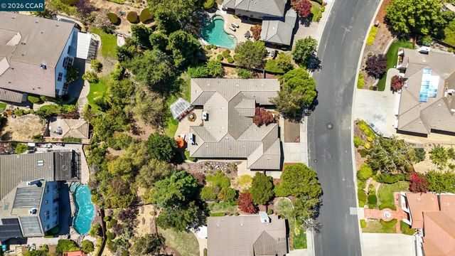 110 Forest Hill Dr, Clayton, CA 94517