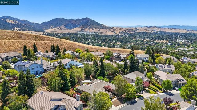 110 Forest Hill Dr, Clayton, CA 94517
