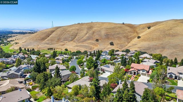 110 Forest Hill Dr, Clayton, CA 94517