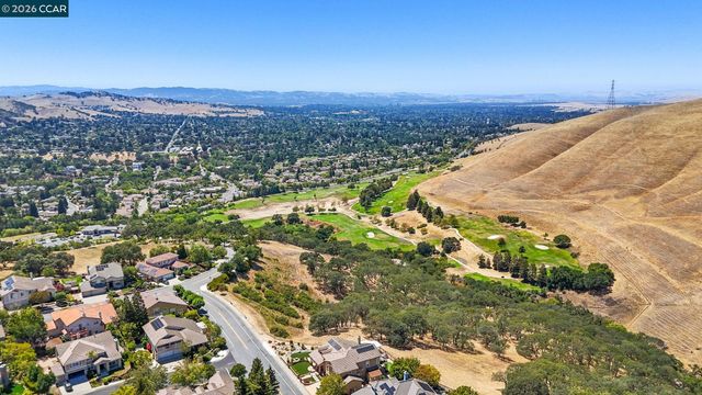 110 Forest Hill Dr, Clayton, CA 94517