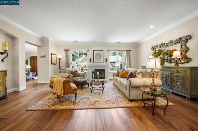 110 Forest Hill Dr, Clayton, CA 94517