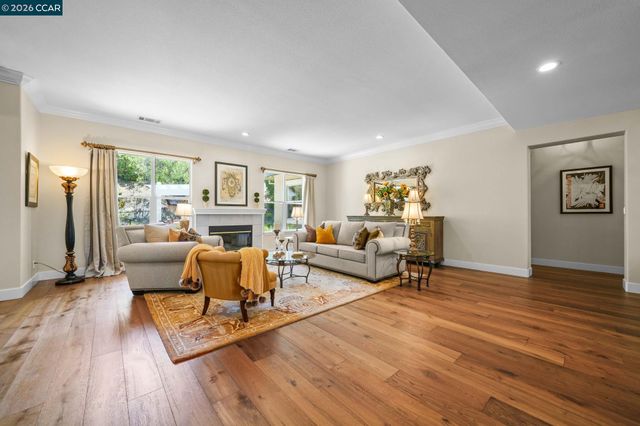 110 Forest Hill Dr, Clayton, CA 94517