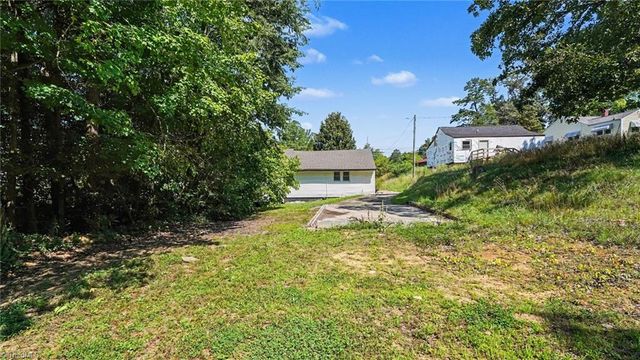 2224 Greensboro Street Extension, Lexington, NC 27295