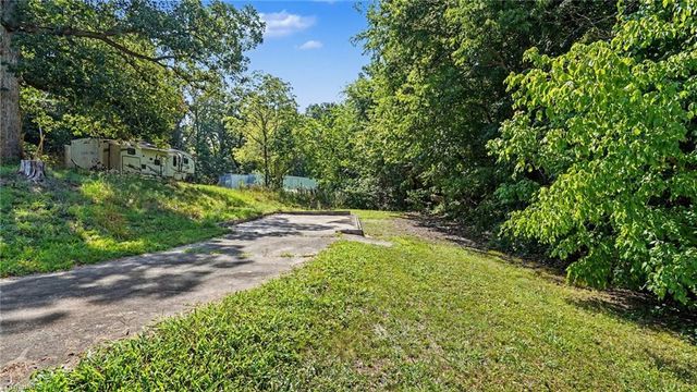 2224 Greensboro Street Extension, Lexington, NC 27295