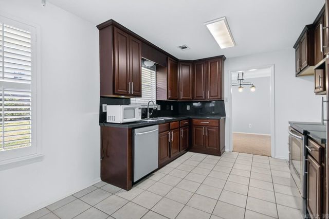 409 Parkway Place Drive, Little Rock, AR 72211