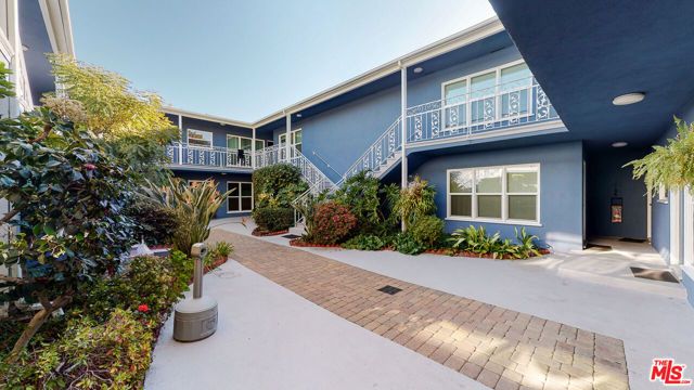 11284 Montana Avenue 9, Los Angeles, CA 90049