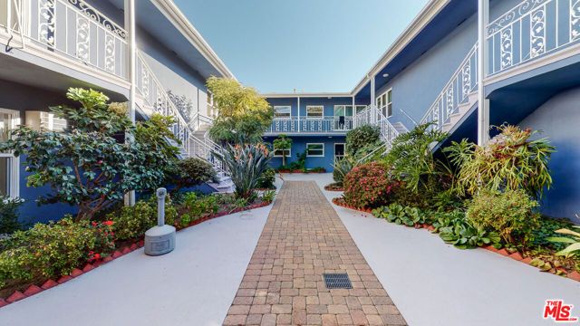 11284 Montana Avenue 9, Los Angeles, CA 90049