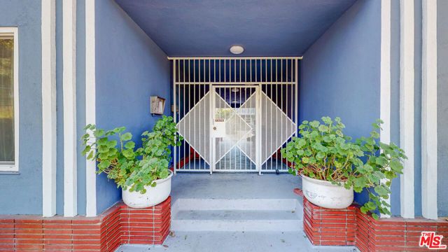 11284 Montana Avenue 9, Los Angeles, CA 90049