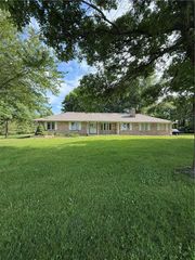 34007 E Ryan Road, Oak Grove, MO 64075