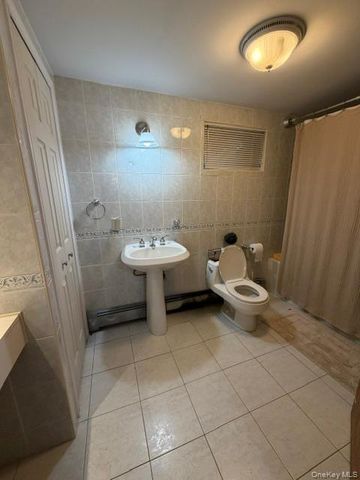 1001 5th Avenue, New Hyde Park, NY 11040