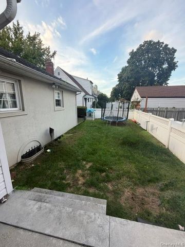 1001 5th Avenue, New Hyde Park, NY 11040