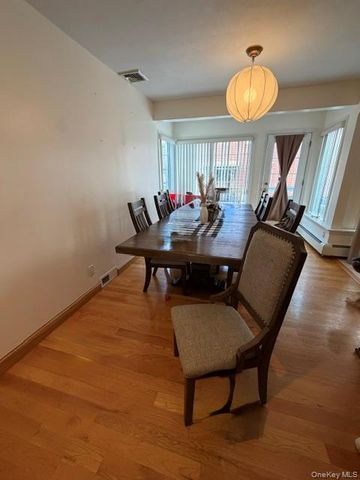1001 5th Avenue, New Hyde Park, NY 11040