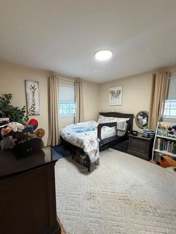 1001 5th Avenue, New Hyde Park, NY 11040