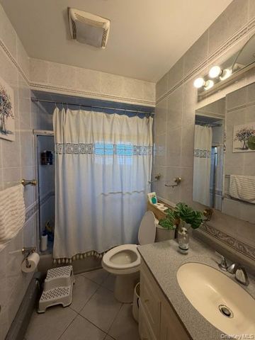 1001 5th Avenue, New Hyde Park, NY 11040