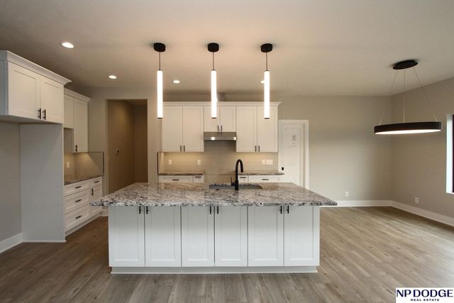 2748 South Creek Road, Lincoln, NE 68516