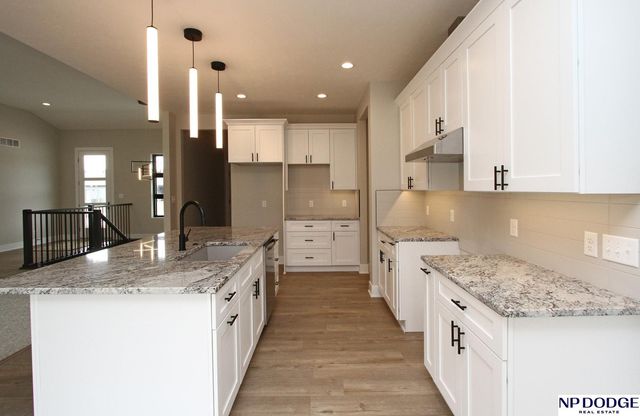 2748 South Creek Road, Lincoln, NE 68516