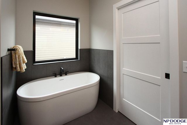 2748 South Creek Road, Lincoln, NE 68516