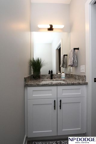 2748 South Creek Road, Lincoln, NE 68516