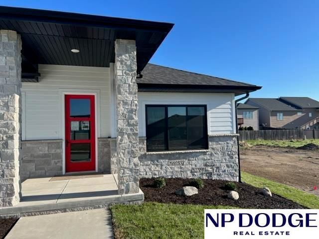 2748 South Creek Road, Lincoln, NE 68516