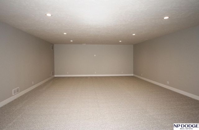 2748 South Creek Road, Lincoln, NE 68516