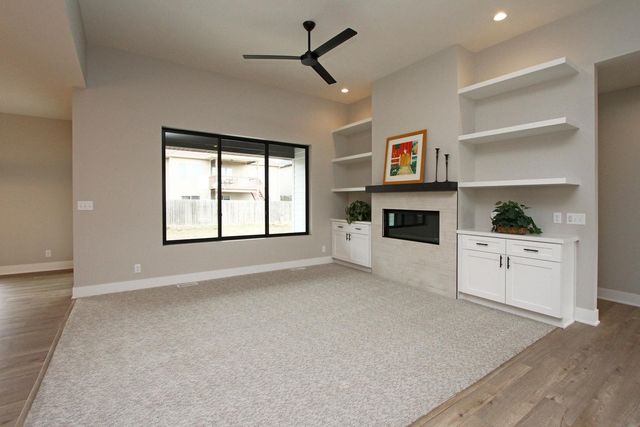 2748 South Creek Road, Lincoln, NE 68516