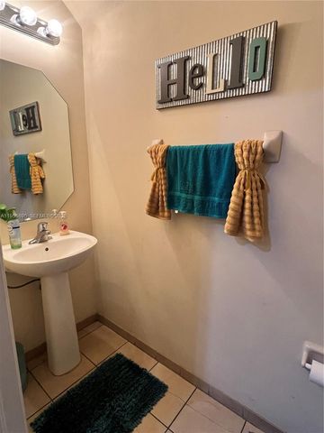 3195 NW 31st Ter, Oakland Park, FL 33309