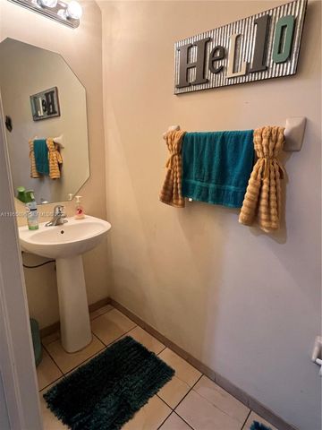 3195 NW 31st Ter, Oakland Park, FL 33309