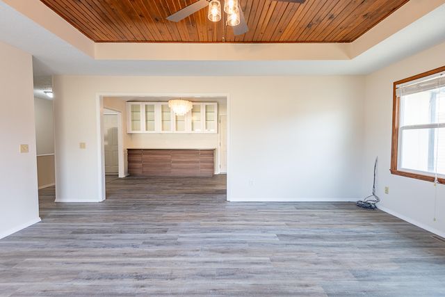 3313 W Camelot Street, Springfield, MO 65807