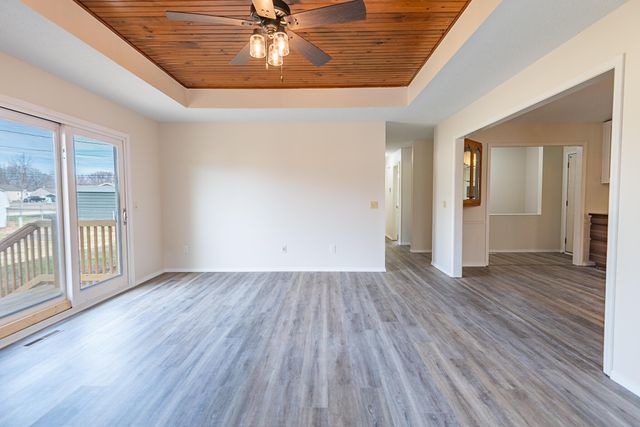 3313 W Camelot Street, Springfield, MO 65807