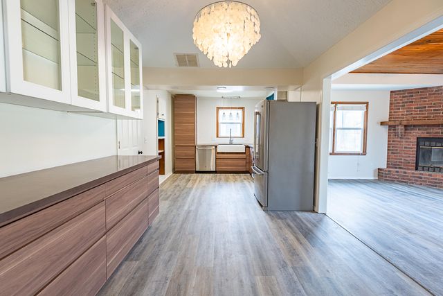 3313 W Camelot Street, Springfield, MO 65807