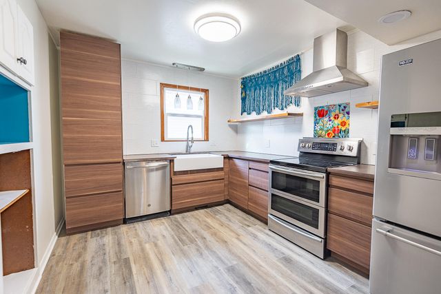 3313 W Camelot Street, Springfield, MO 65807