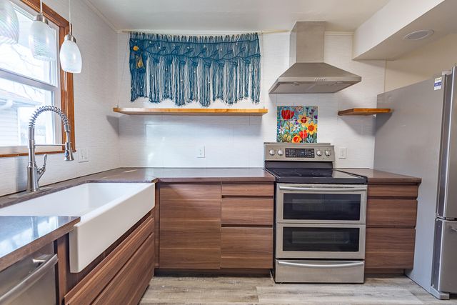 3313 W Camelot Street, Springfield, MO 65807