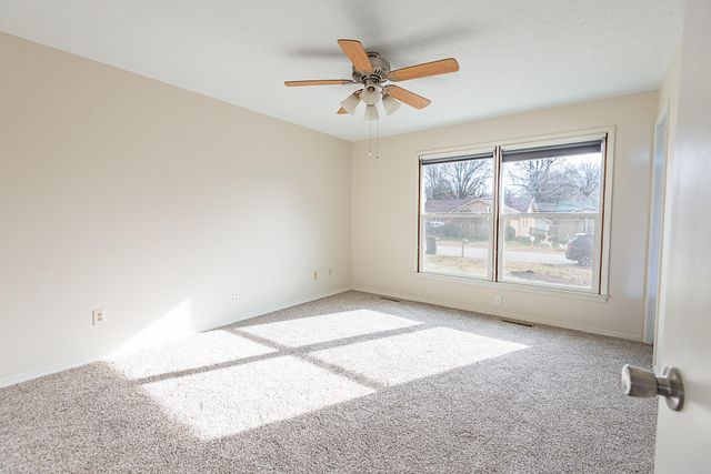 3313 W Camelot Street, Springfield, MO 65807