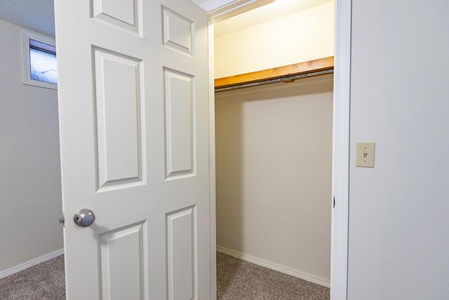 3313 W Camelot Street, Springfield, MO 65807