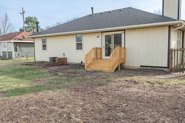 3313 W Camelot Street, Springfield, MO 65807