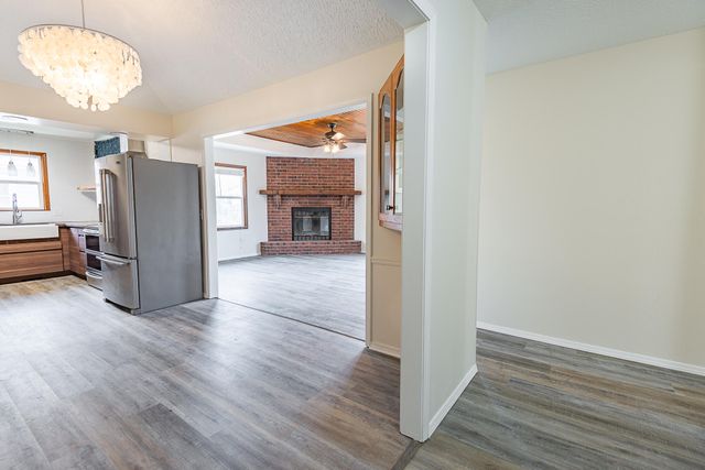 3313 W Camelot Street, Springfield, MO 65807