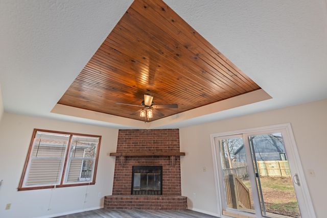 3313 W Camelot Street, Springfield, MO 65807