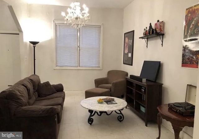 2070 E SOMERSET ST, Philadelphia, PA 19134