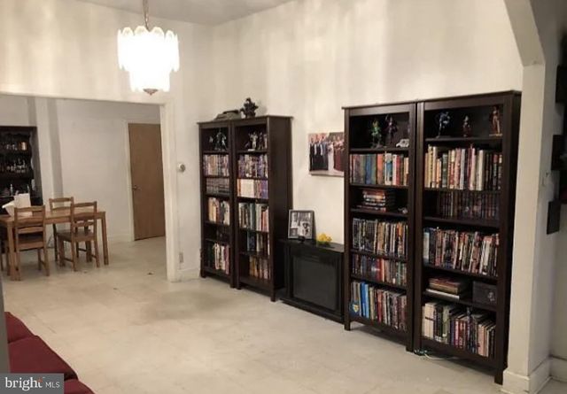 2070 E SOMERSET ST, Philadelphia, PA 19134