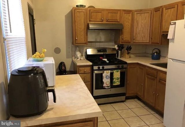 2070 E SOMERSET ST, Philadelphia, PA 19134